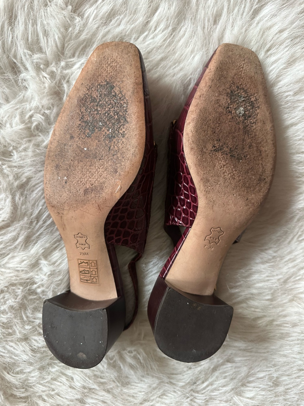Tory Burch Benton charm Burgundy Croc-Embossed Slingback Loafers With Gold Chain - Picture 6 of 16